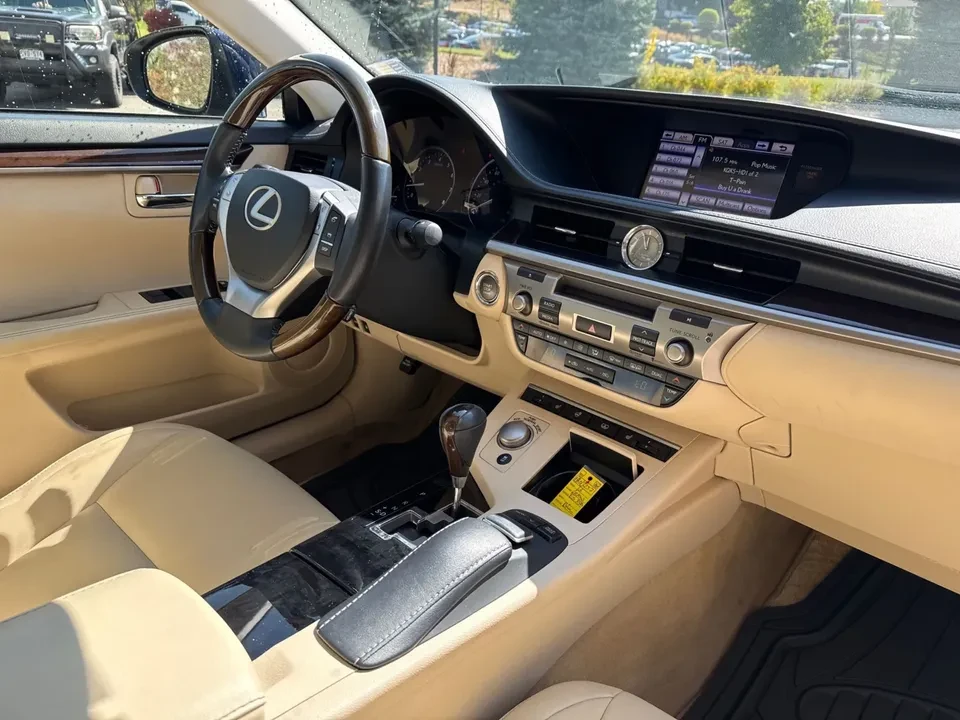 2013 Lexus ES 6th Gen - Image 12 of 15