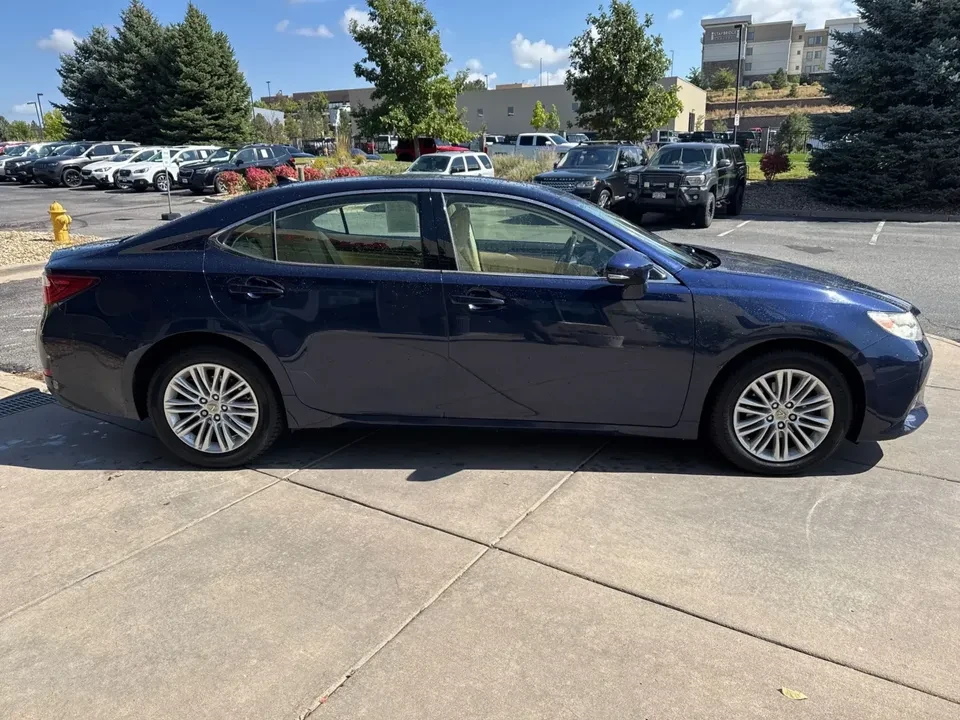 2013 Lexus ES 6th Gen - Image 3 of 15