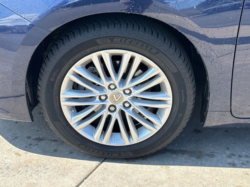 2013 Lexus ES 6th Gen - Image 15 of 15