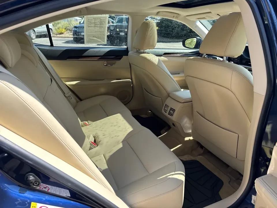 2013 Lexus ES 6th Gen - Image 13 of 15