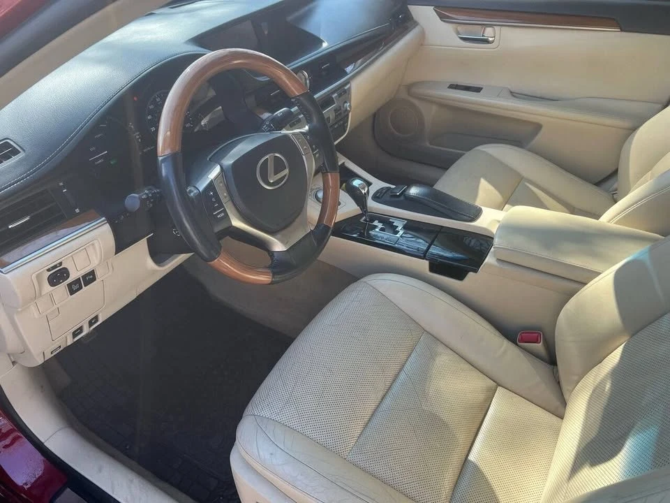 2013 Lexus ES 6th Gen - Image 18 of 20