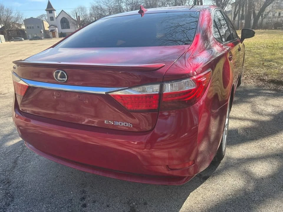 2013 Lexus ES 6th Gen - Image 12 of 20