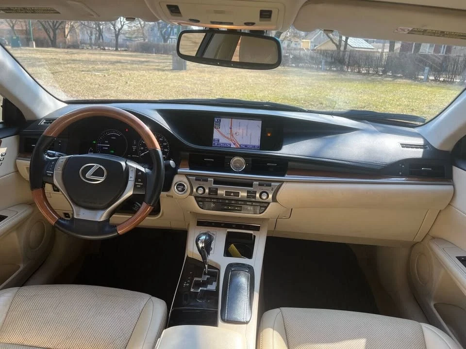 2013 Lexus ES 6th Gen - Image 15 of 20