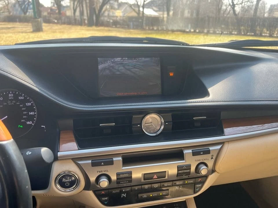 2013 Lexus ES 6th Gen - Image 19 of 20