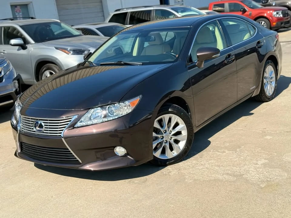 2013 Lexus ES 6th Gen - Image 9 of 19