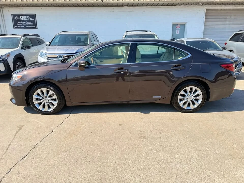 2013 Lexus ES 6th Gen - Image 10 of 19
