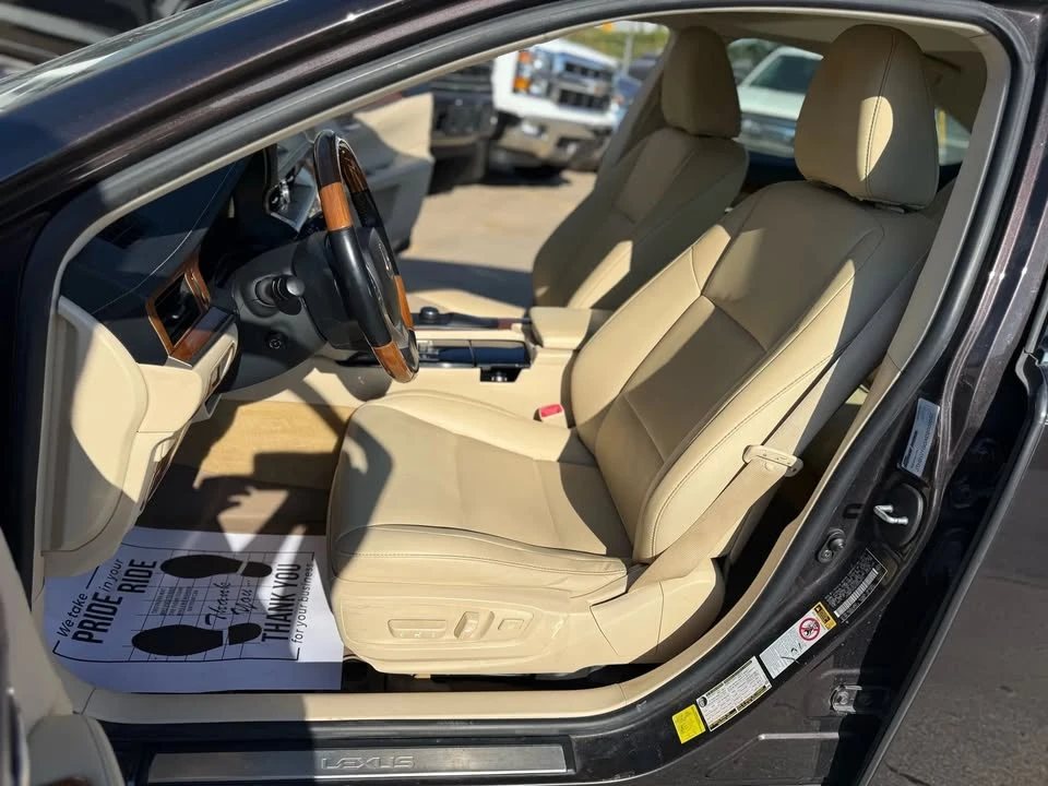 2013 Lexus ES 6th Gen - Image 15 of 19