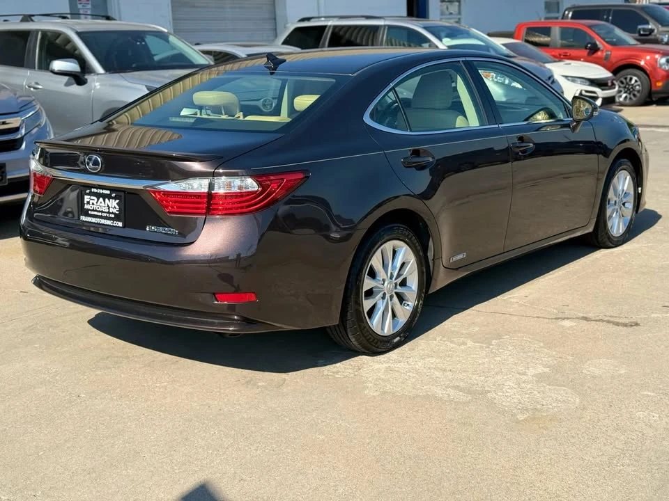 2013 Lexus ES 6th Gen - Image 4 of 19