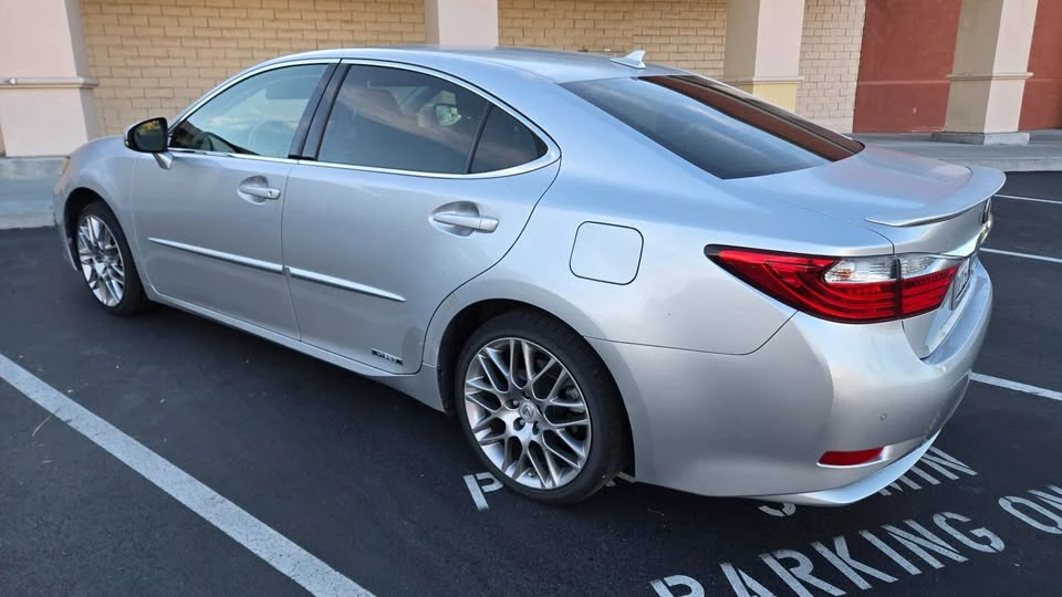2013 Lexus ES 6th Gen - Image 4 of 4