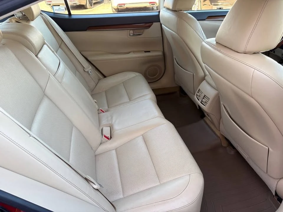 2013 Lexus ES 6th Gen - Image 13 of 20