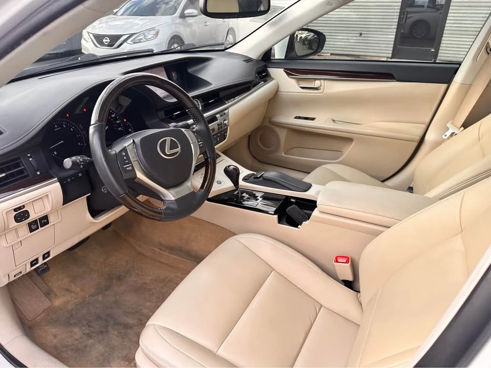 2013 Lexus ES 6th Gen - Image 9 of 11