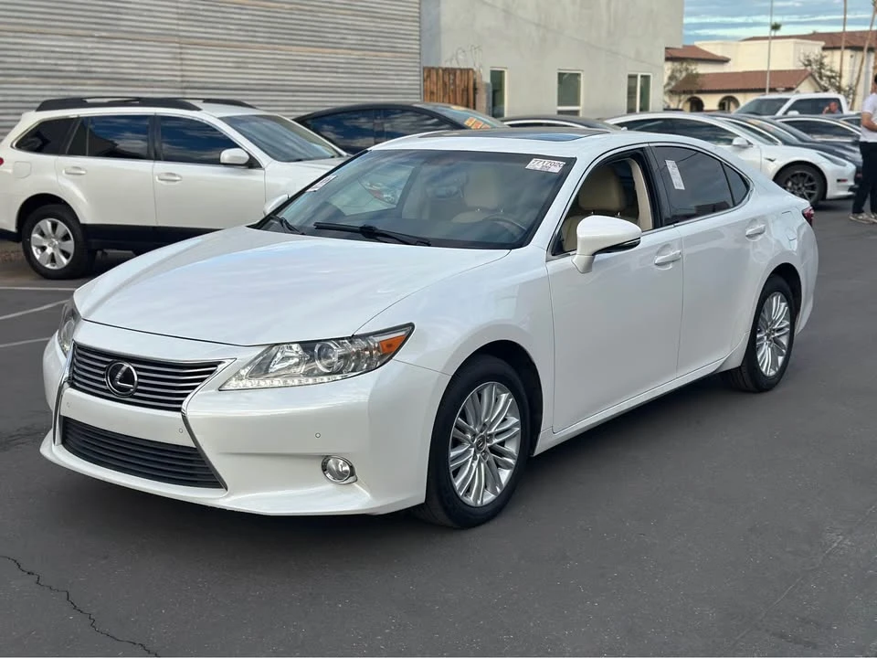 2013 Lexus ES 6th Gen - Image 7 of 11