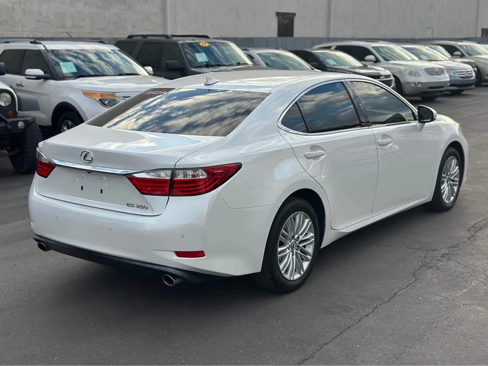 2013 Lexus ES 6th Gen - Image 3 of 11