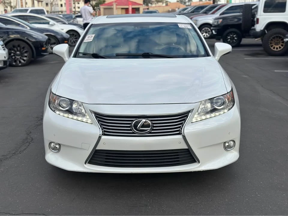 2013 Lexus ES 6th Gen - Image 8 of 11