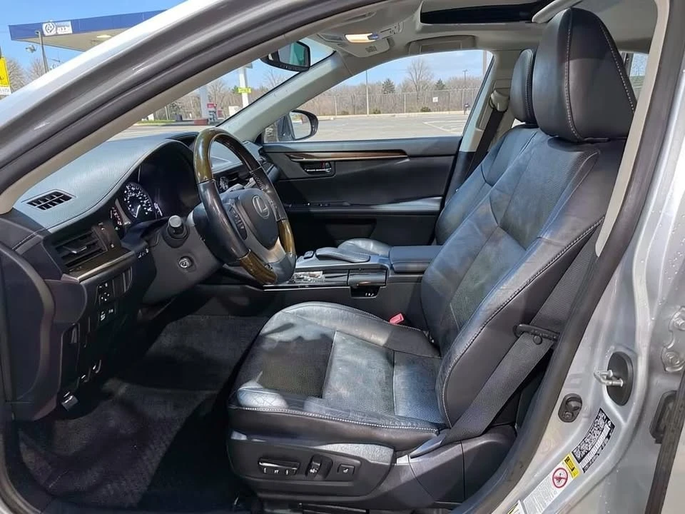 2013 Lexus ES 6th Gen - Image 9 of 18