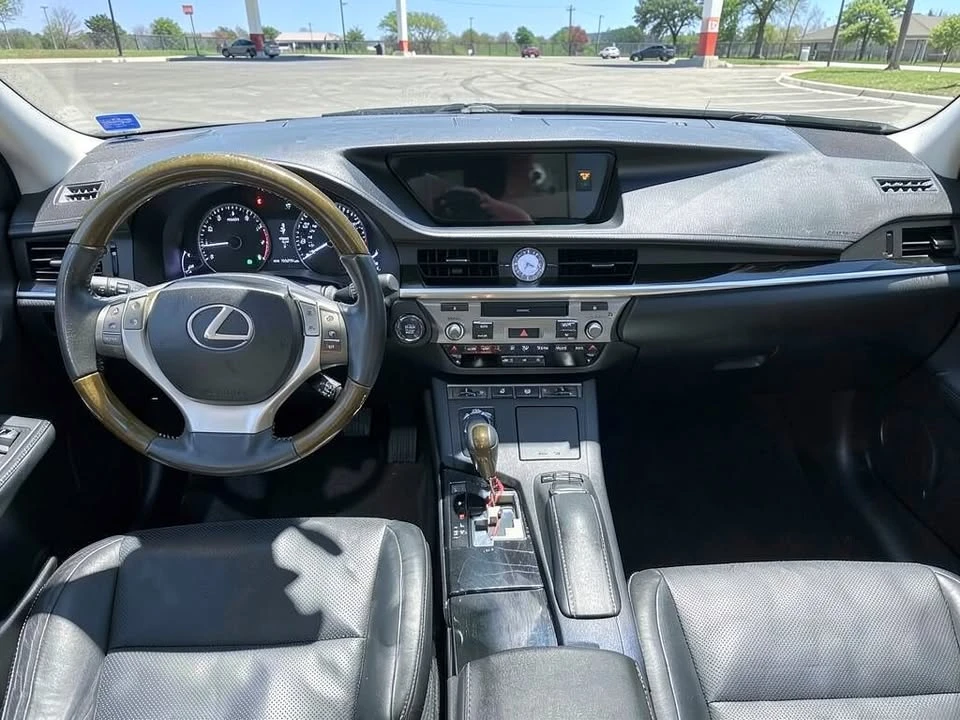 2013 Lexus ES 6th Gen - Image 11 of 18