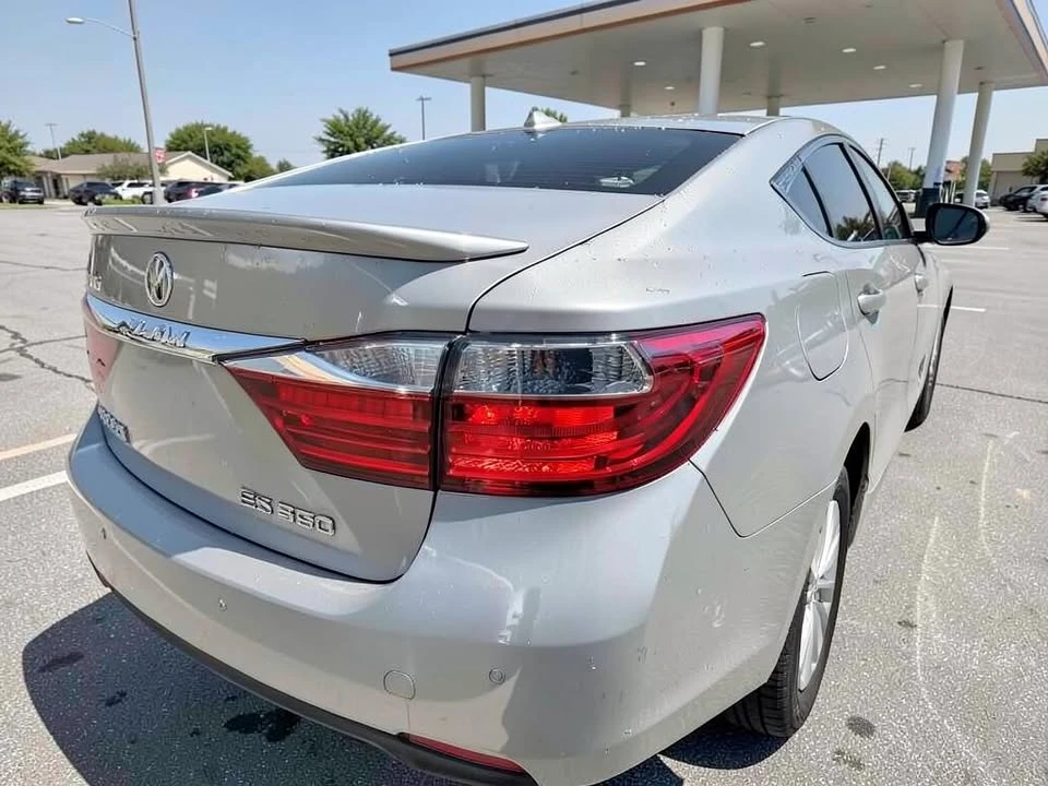 2013 Lexus ES 6th Gen - Image 7 of 18