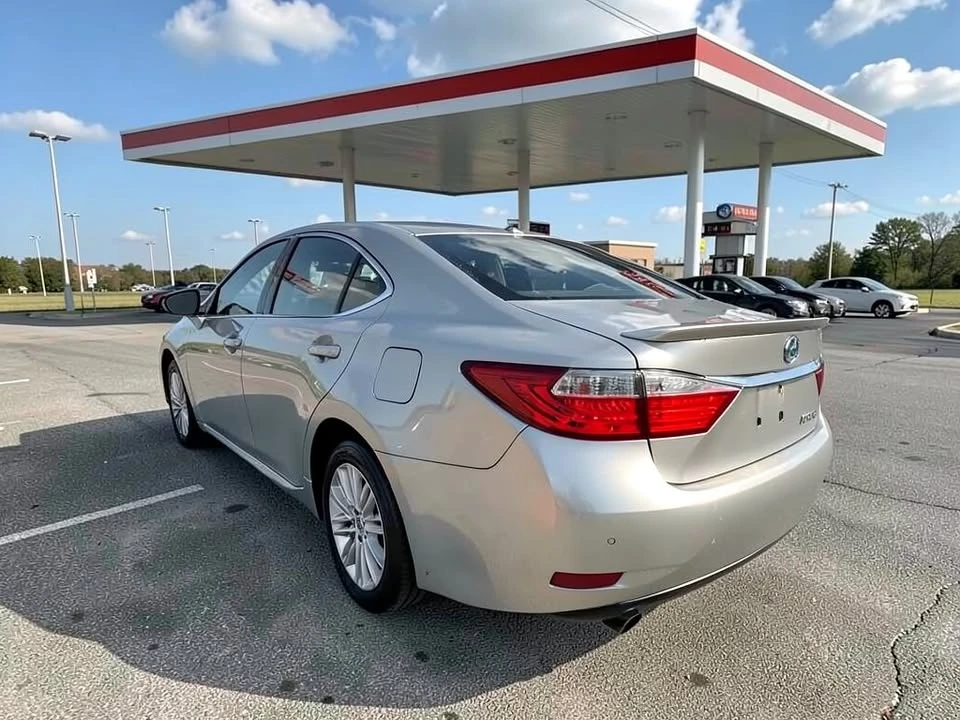 2013 Lexus ES 6th Gen - Image 4 of 18
