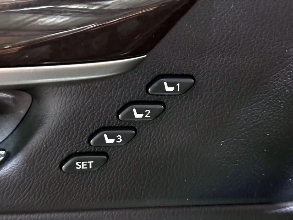 2013 Lexus ES 6th Gen - Image 13 of 18