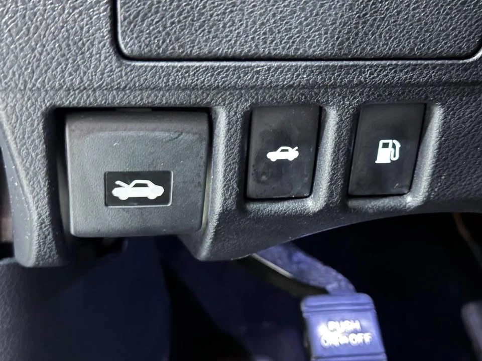 2013 Lexus ES 6th Gen - Image 16 of 18
