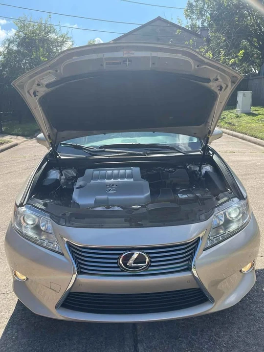 2013 Lexus ES 6th Gen - Image 16 of 19
