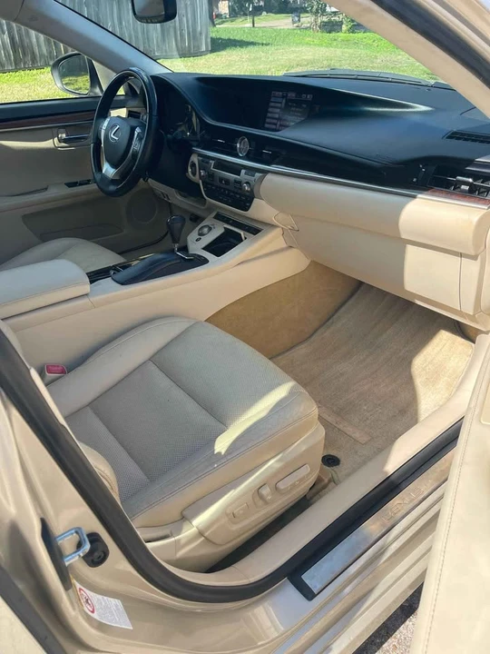 2013 Lexus ES 6th Gen - Image 9 of 19