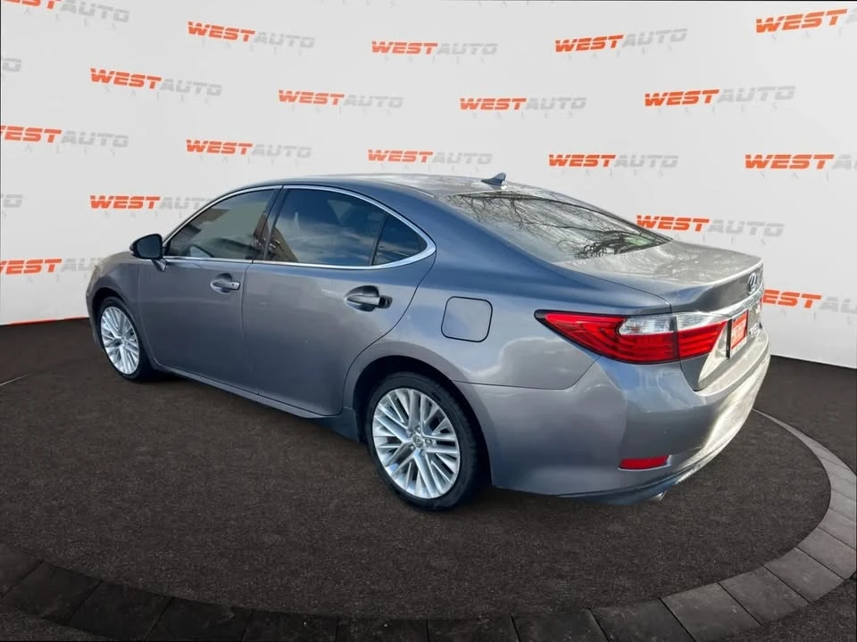 2013 Lexus ES 6th Gen - Image 3 of 20