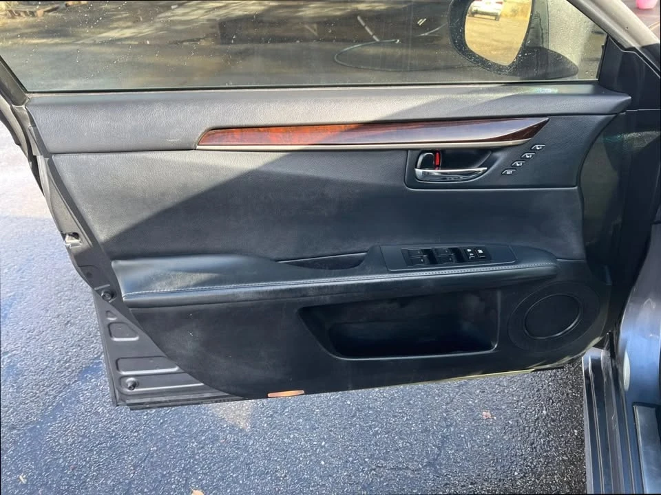 2013 Lexus ES 6th Gen - Image 19 of 20
