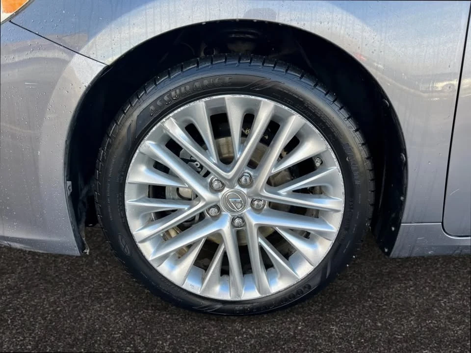 2013 Lexus ES 6th Gen - Image 14 of 20