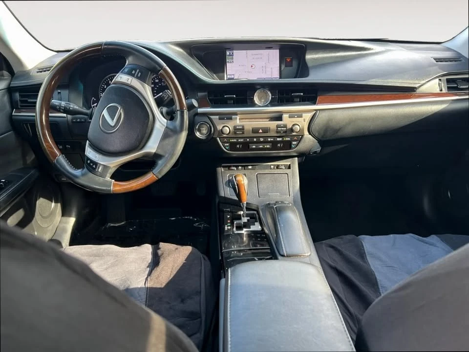 2013 Lexus ES 6th Gen - Image 10 of 20