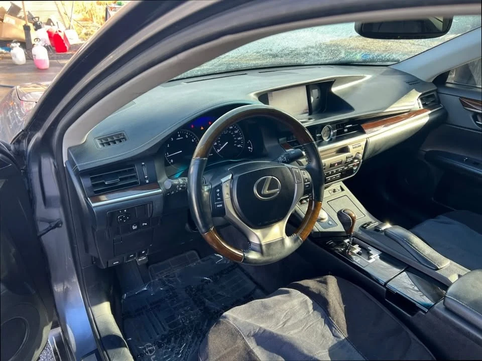 2013 Lexus ES 6th Gen - Image 18 of 20