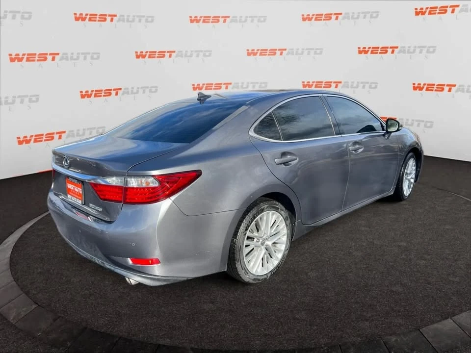 2013 Lexus ES 6th Gen - Image 5 of 20
