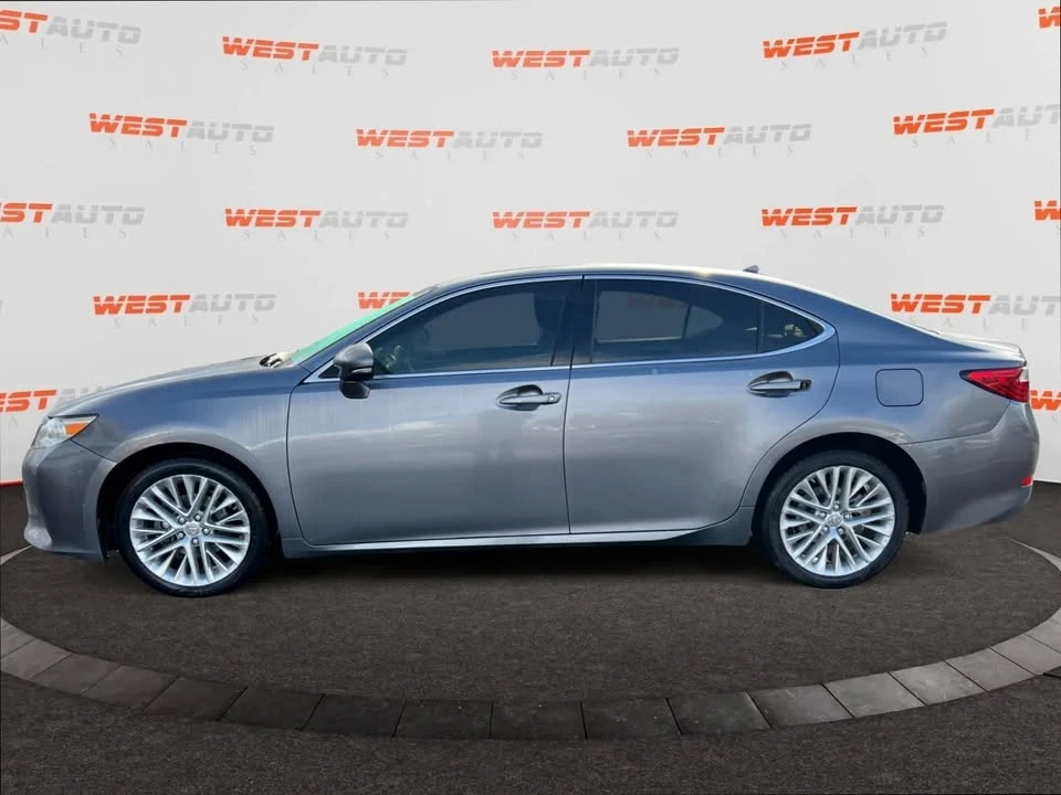 2013 Lexus ES 6th Gen - Image 2 of 20