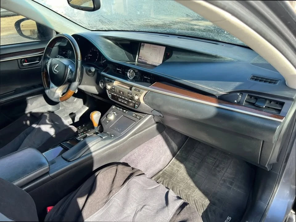 2013 Lexus ES 6th Gen - Image 16 of 20