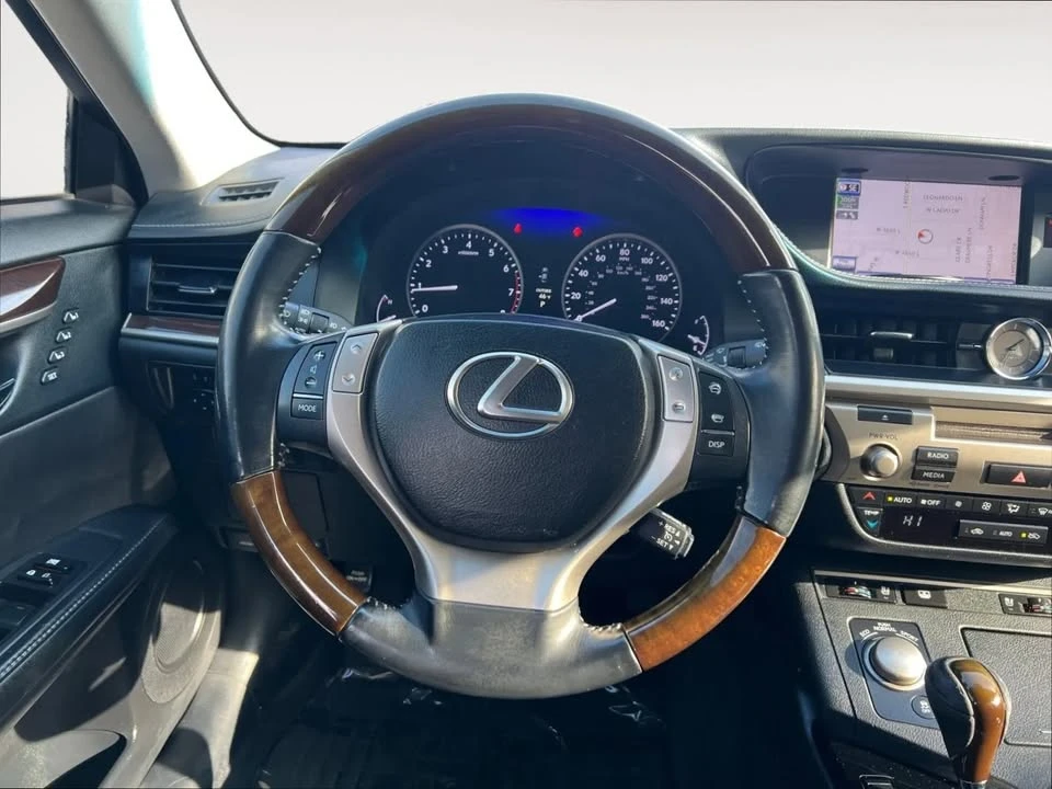 2013 Lexus ES 6th Gen - Image 12 of 20