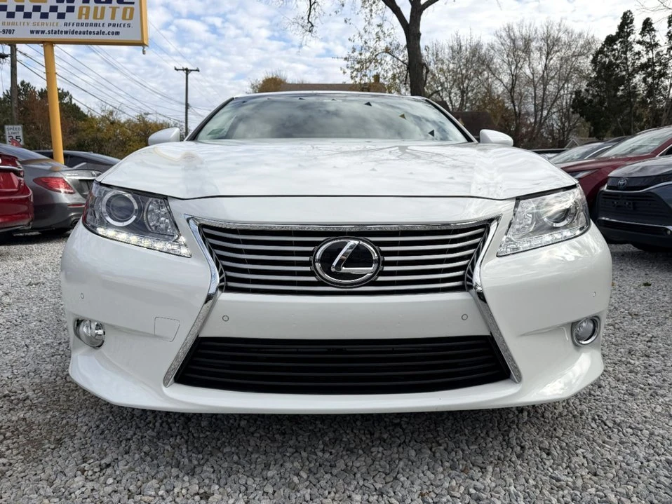 2013 Lexus ES 6th Gen - Image 9 of 20