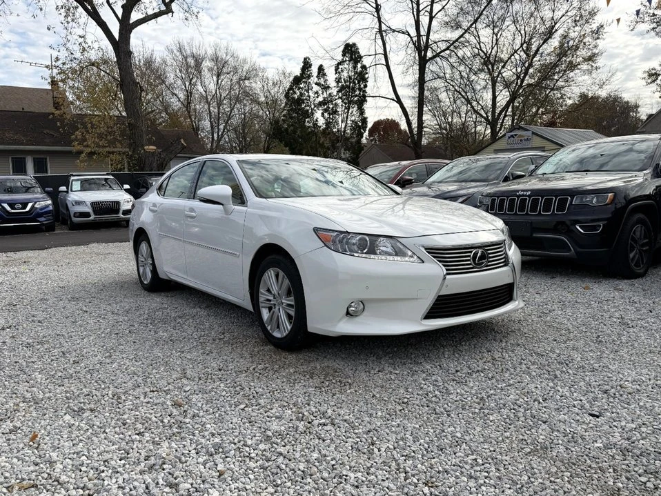 2013 Lexus ES 6th Gen - Image 7 of 20