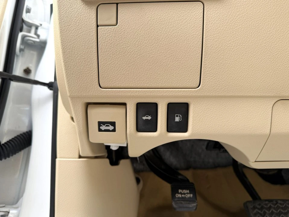 2013 Lexus ES 6th Gen - Image 17 of 20