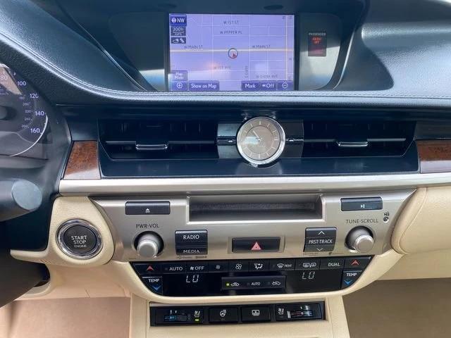 2013 Lexus ES 6th Gen - Image 18 of 19