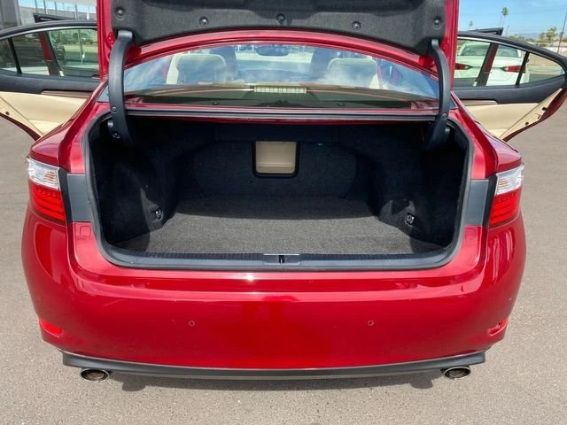 2013 Lexus ES 6th Gen - Image 11 of 19