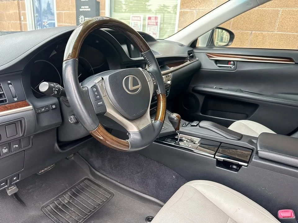 2013 Lexus ES 6th Gen - Image 7 of 20