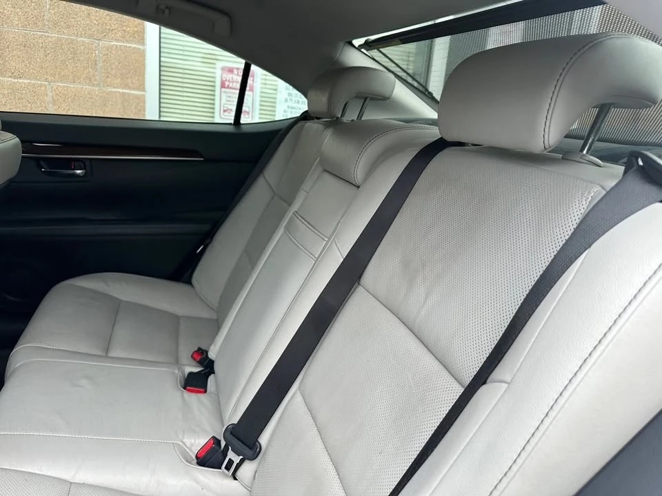 2013 Lexus ES 6th Gen - Image 12 of 20