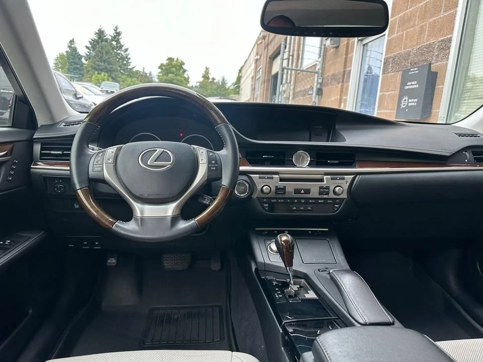 2013 Lexus ES 6th Gen - Image 13 of 20