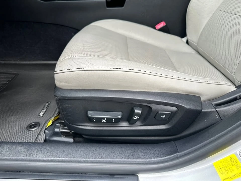 2013 Lexus ES 6th Gen - Image 9 of 20