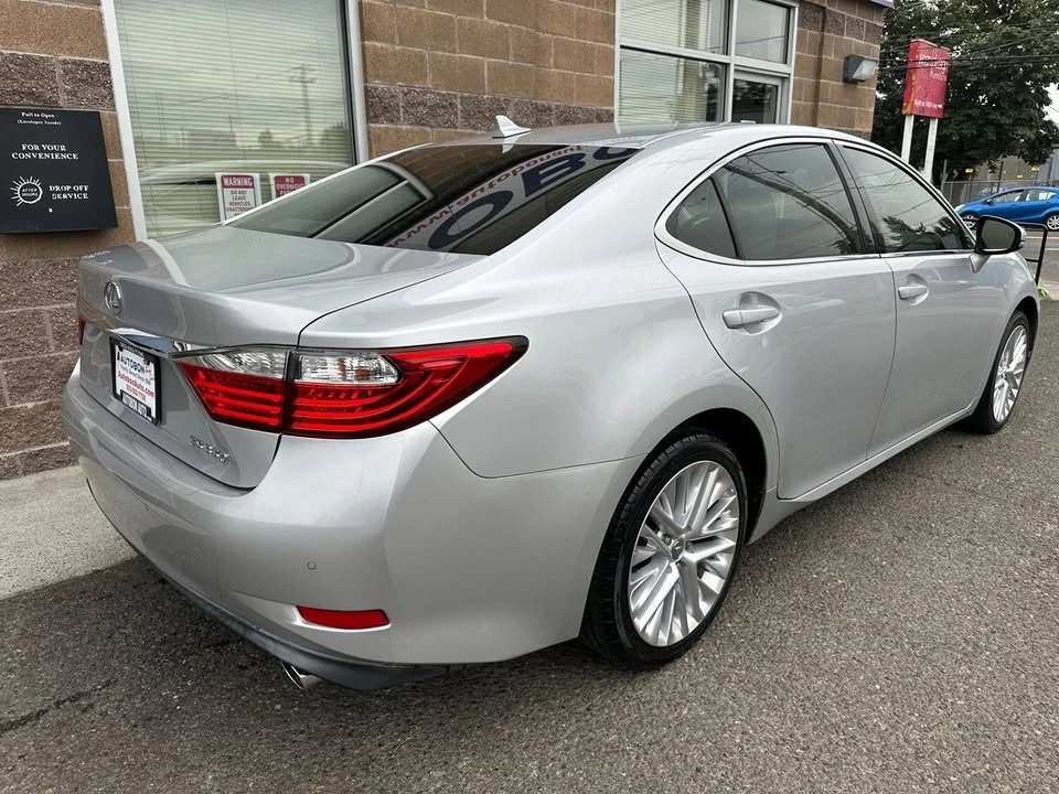 2013 Lexus ES 6th Gen - Image 19 of 20