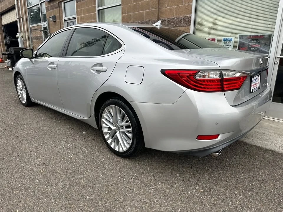 2013 Lexus ES 6th Gen - Image 4 of 20