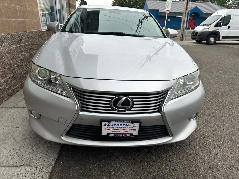 2013 Lexus ES 6th Gen - Image 2 of 20