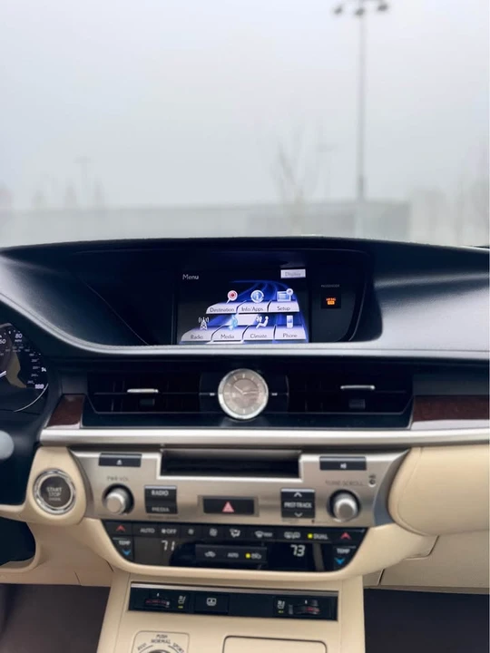 2013 Lexus ES 6th Gen - Image 11 of 14