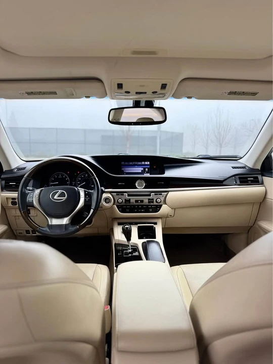 2013 Lexus ES 6th Gen - Image 5 of 14