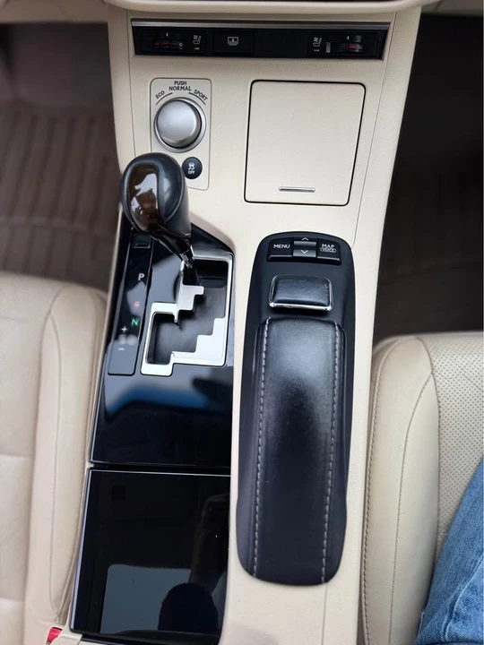 2013 Lexus ES 6th Gen - Image 10 of 14